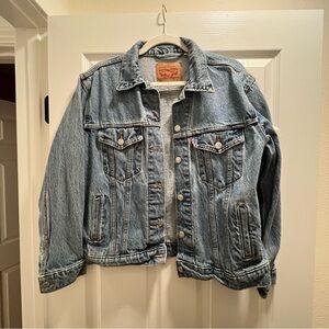 Levi’s womens boyfriend trucker jacket